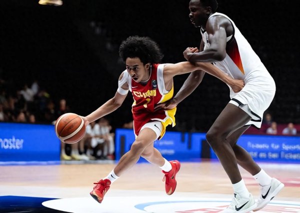 达宝优配 世界杯2连败！中国男篮U19：3名混血球员有亮点 中国戈贝尔12盖帽